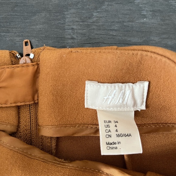 tan / camel dress shorts - Picture 3 of 3